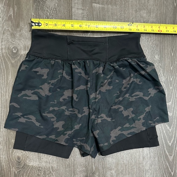 SPANX Women’s size M Camouflage Short with Biker Shorts Underneath - Picture 2 of 6